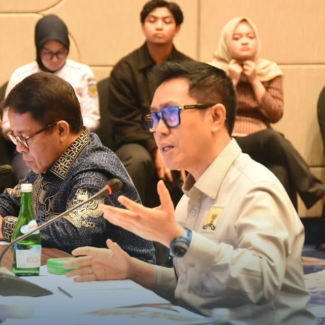 Eko Patrio menyampaikan pandangan dalam sebuah forum pembahasan